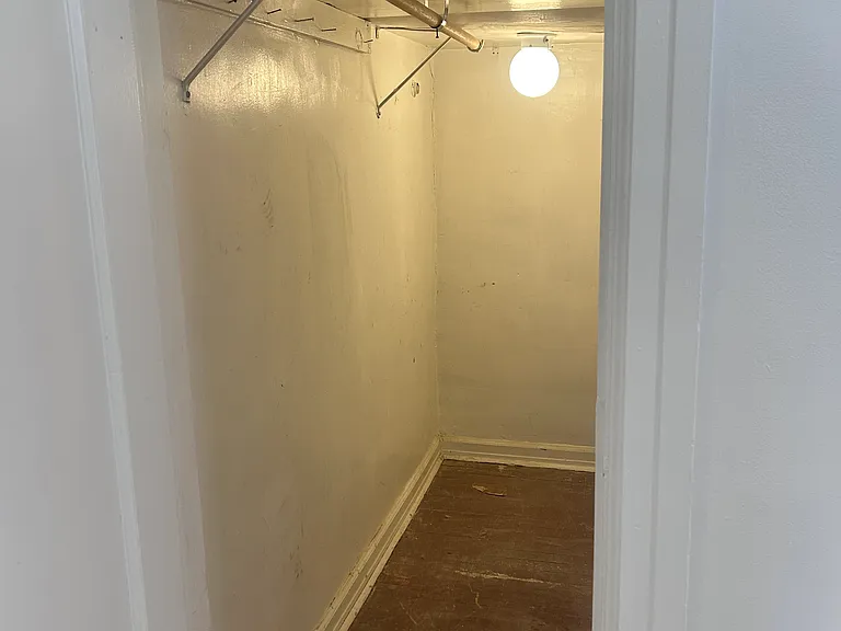 724-726 Huntington Rd #726 — Photo 5