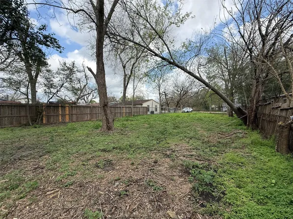 242 Woolworth St, Houston, TX 77020