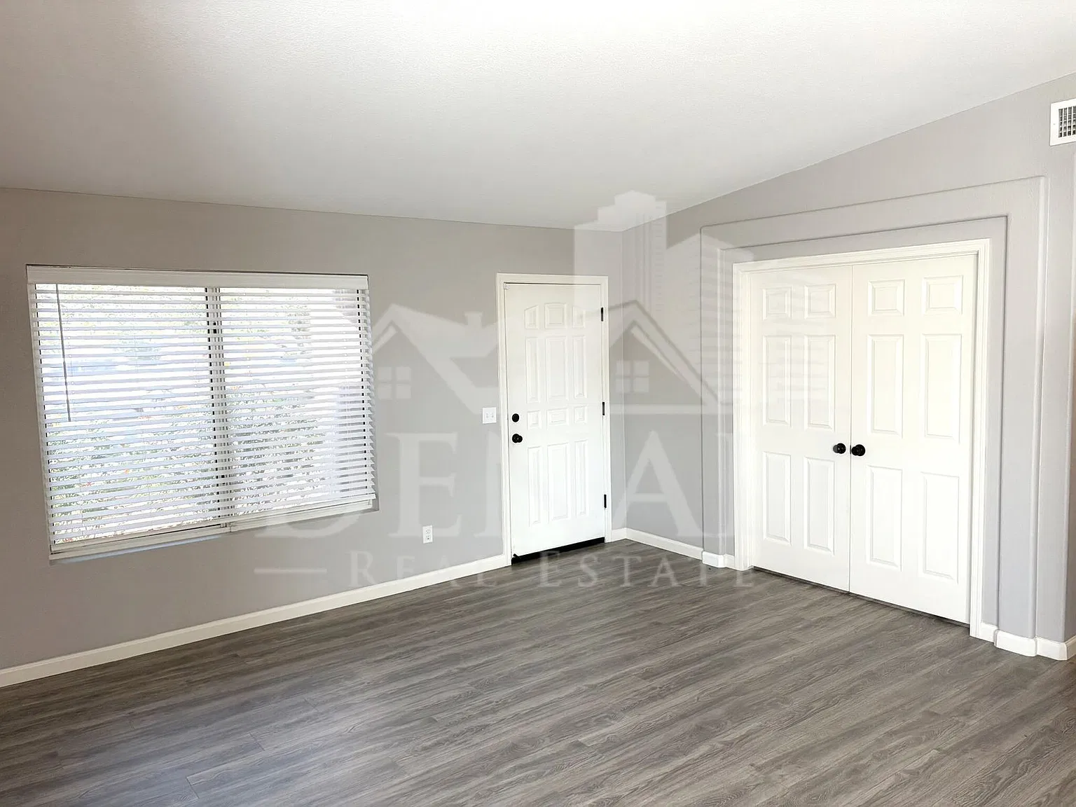 3 bed, 2.0 bath, 1851 sqft, $2,200 — Photo 4