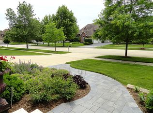 1217 Thoroughbred Cir, St Charles, IL 60174