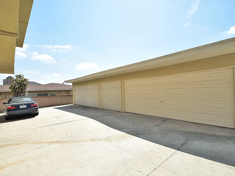 1902 Plant Ave — Photo 11