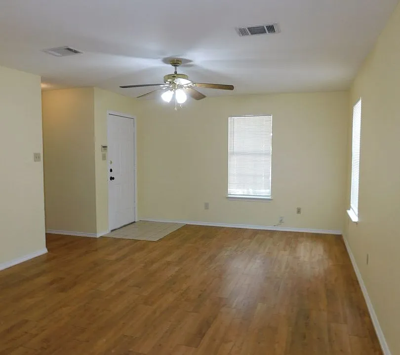 2211 Katy Ln