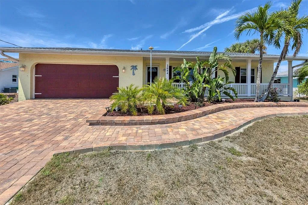2 bed, 2.0 bath, 1160 sqft, $5,200 — Photo 1