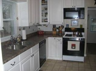 33 Oak St, Rochelle Park, NJ 07662