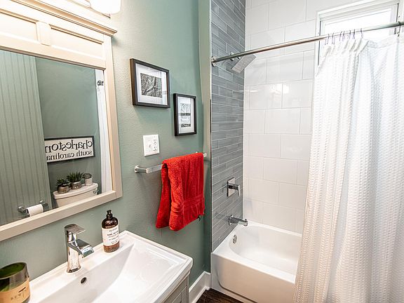 5th image of 1014 E Pearson St