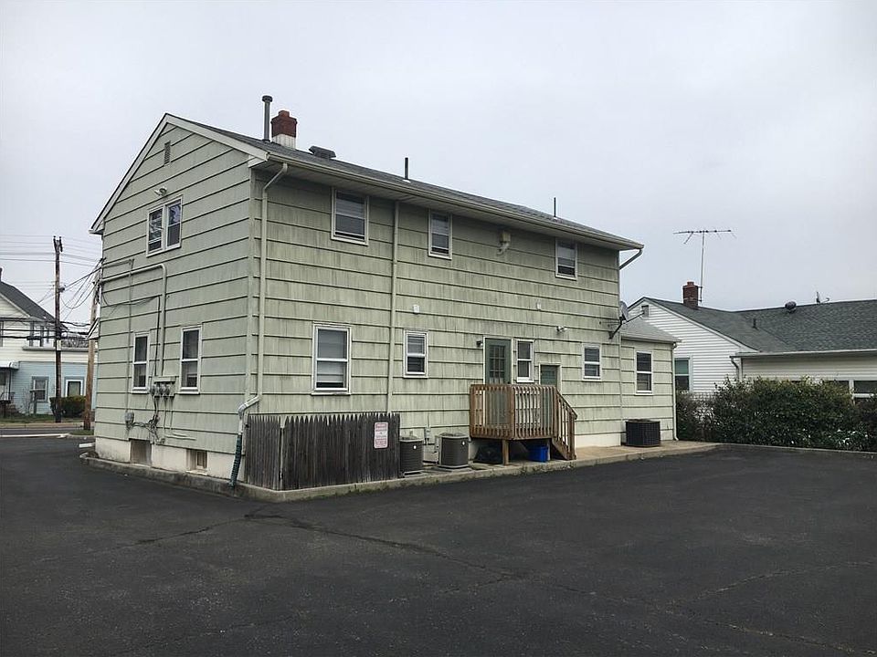 2nd image of 220 S Main St