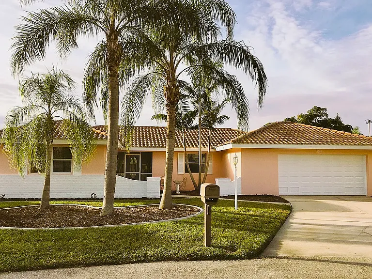 381 De Lido Ct — Photo 1