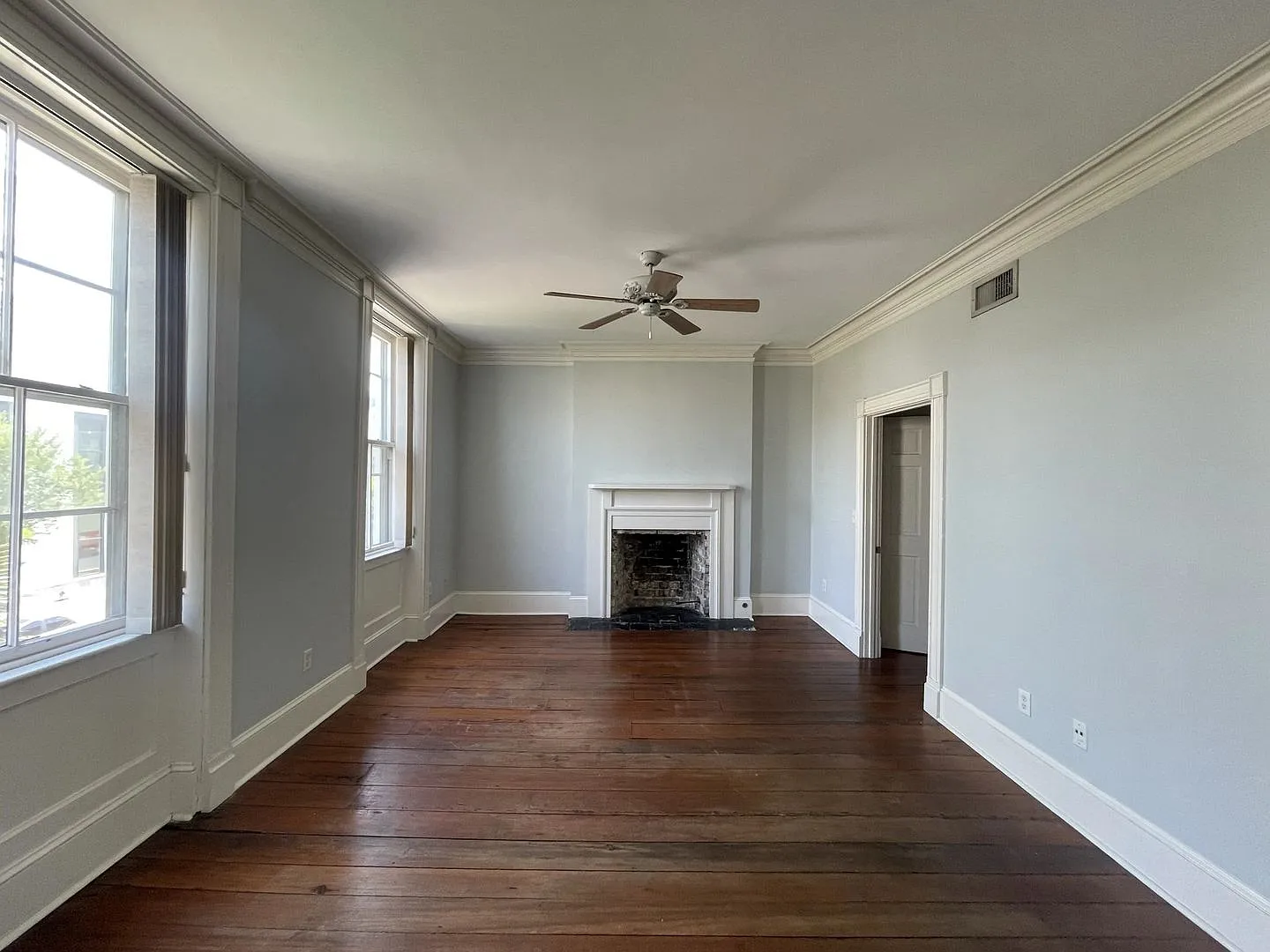 227 W Broughton St — Photo 3