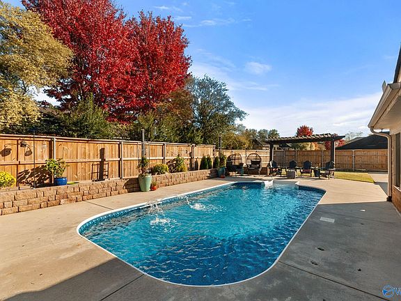 5th image of 107 Lazy River Ct