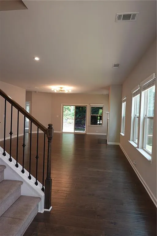 5 bed, 3.0 bath, 2814 sqft, $2,650 — Photo 3