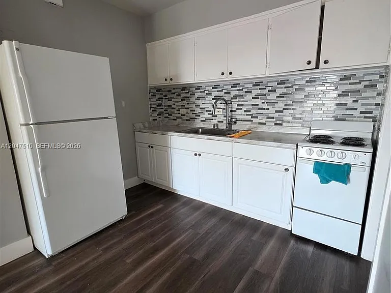 15 Esplanade Dr #B — Photo 1