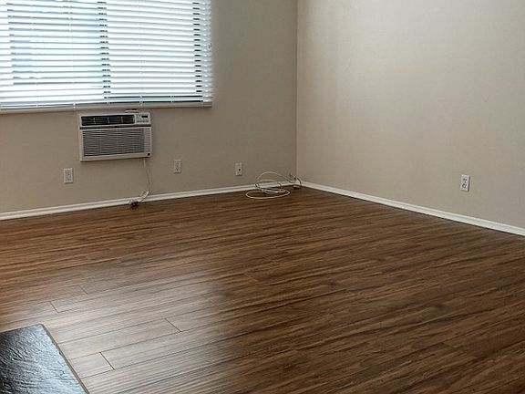 3rd image of 1536 Brockton Ave #8