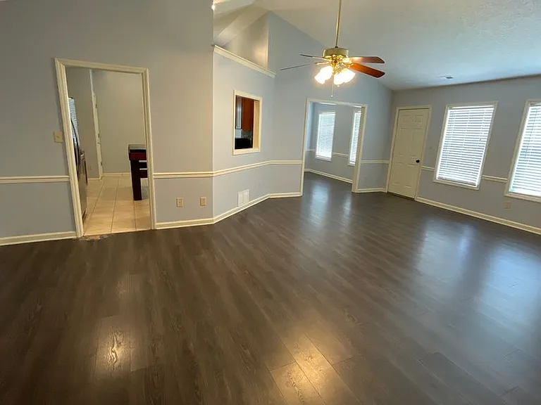 1016 Locust Ct — Photo 4