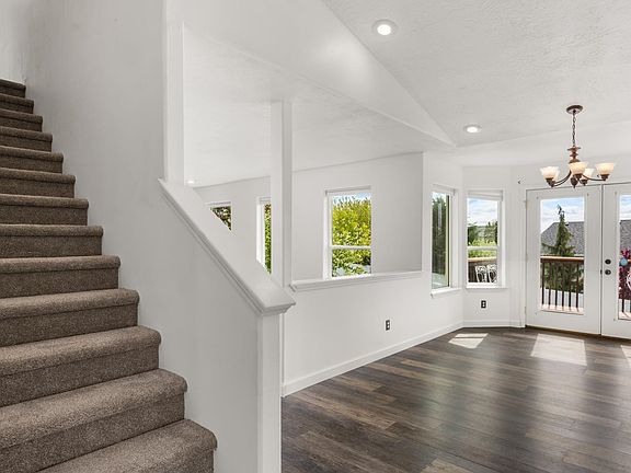 3rd image of 1015 Fox Ridge Rd #814