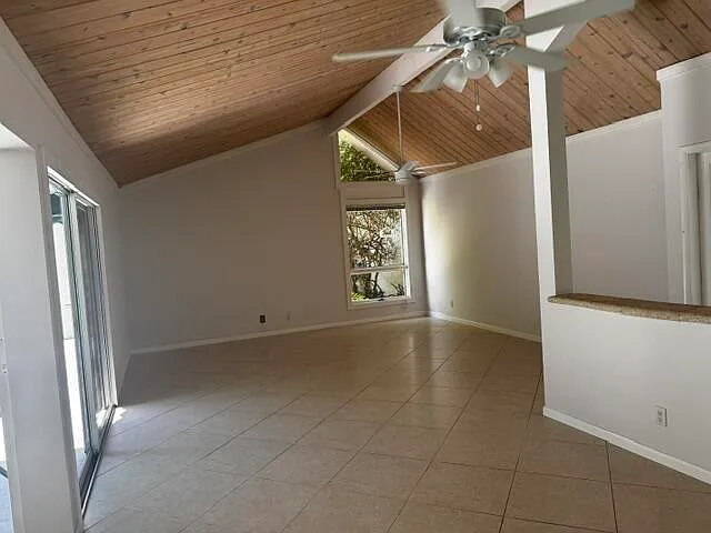 112 E Coral Fish Ln — Photo 5