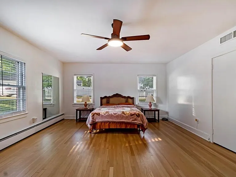 300 Edgedale Dr — Photo 24