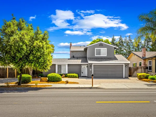 9220 Rancho Hills Dr, Gilroy, CA 95020