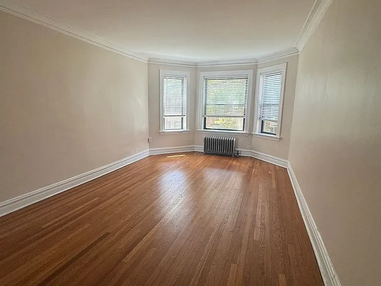 605 Hinman — Photo 33