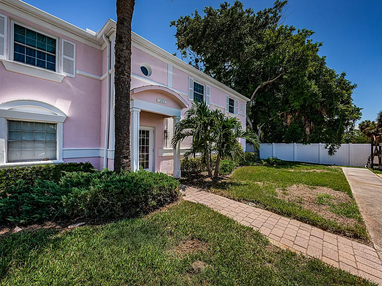 251 Pompano Dr SE #D — Photo 33