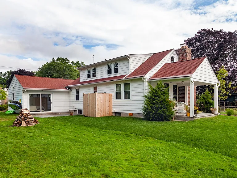 54 Bassett Ln — Photo 9