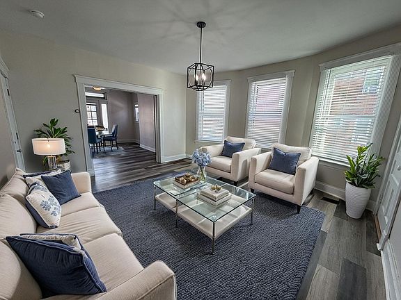 2nd image of 2031 Hewitt Ave Unit 1