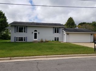 825 NE 1st St, Marion, WI 54950