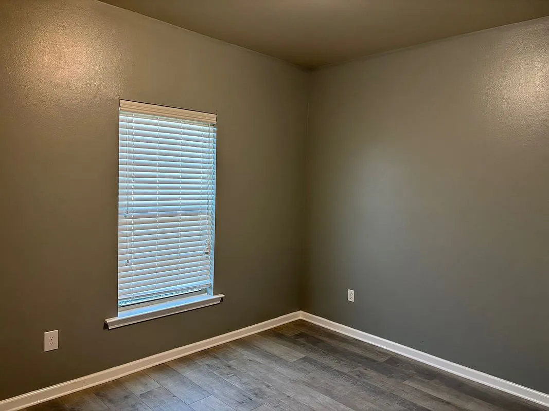 3 bed, 2.0 bath, 1498 sqft, $2,100 — Photo 4