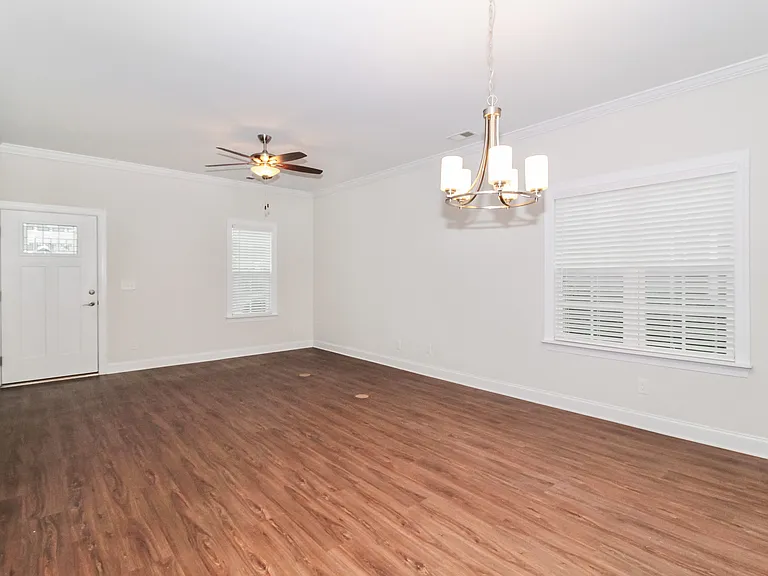 195 Highlands Glen Dr — Photo 9