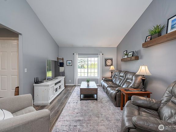5th image of 11765 Chris Drive NE