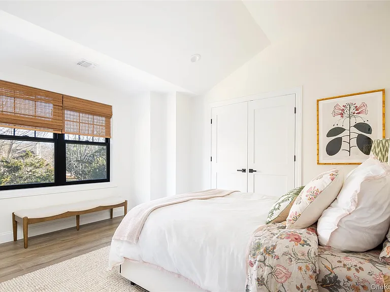 242 Maple Ln — Photo 14