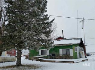 112 4th St, Shoshone, ID 83352