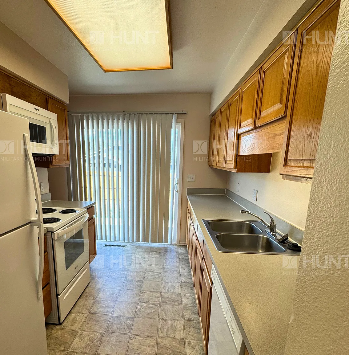 3 bed, 1054 sqft, $2,000 — Photo 2