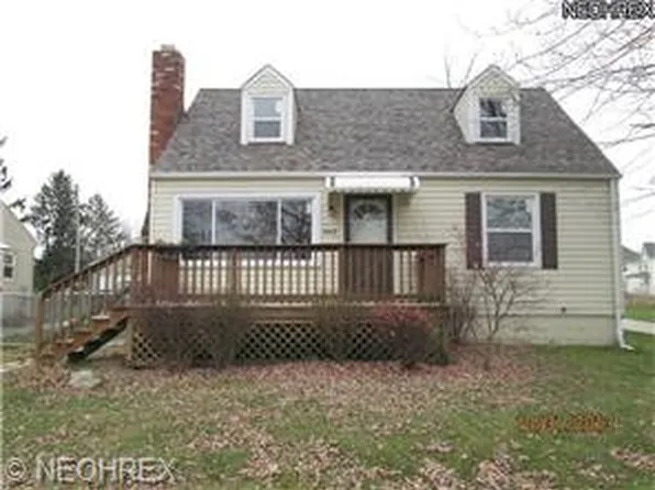 542 3rd St, Elyria, OH 44035