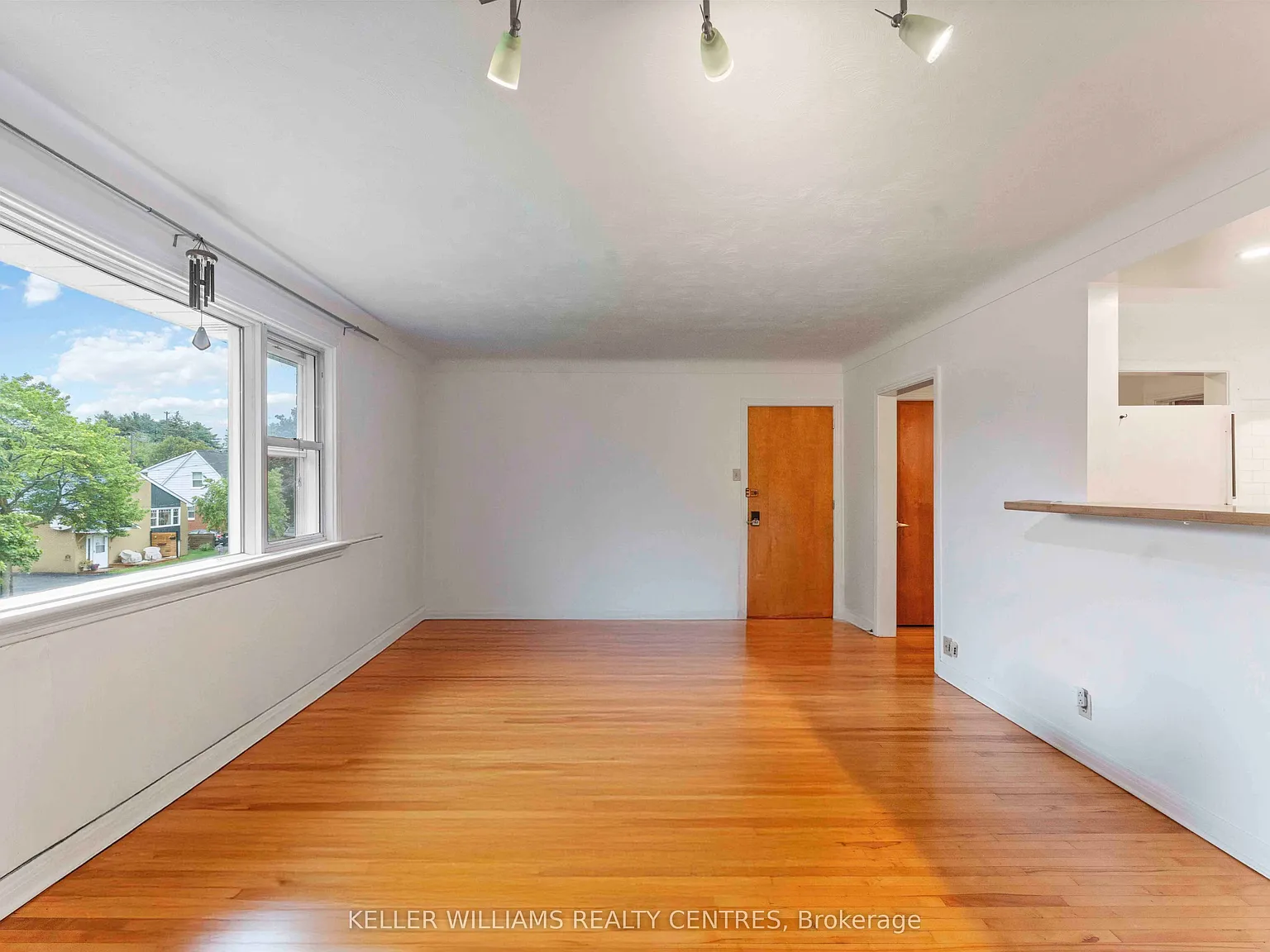 3 bed, $2,400 — Photo 4