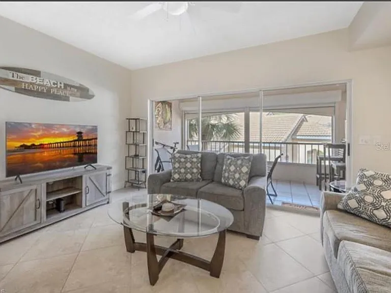 1044 Woodshire Ln #B211 — Photo 6