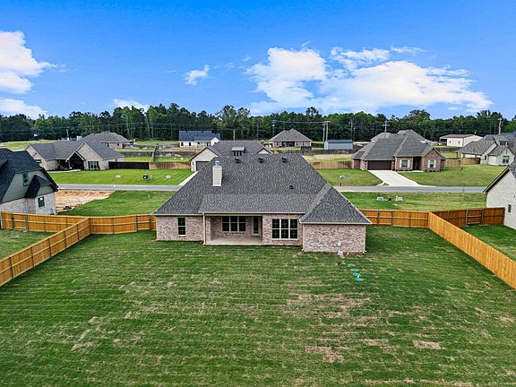 4th image of 214 Andres Ln