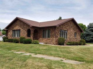 106 E Jackson St, Edgewood, IA 52042