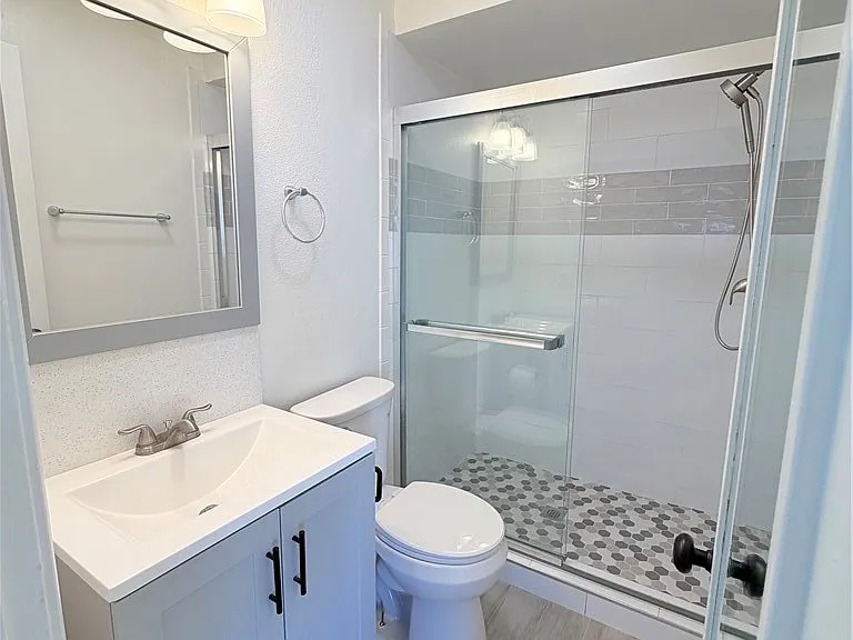 1620 Greenport Ave — Photo 12