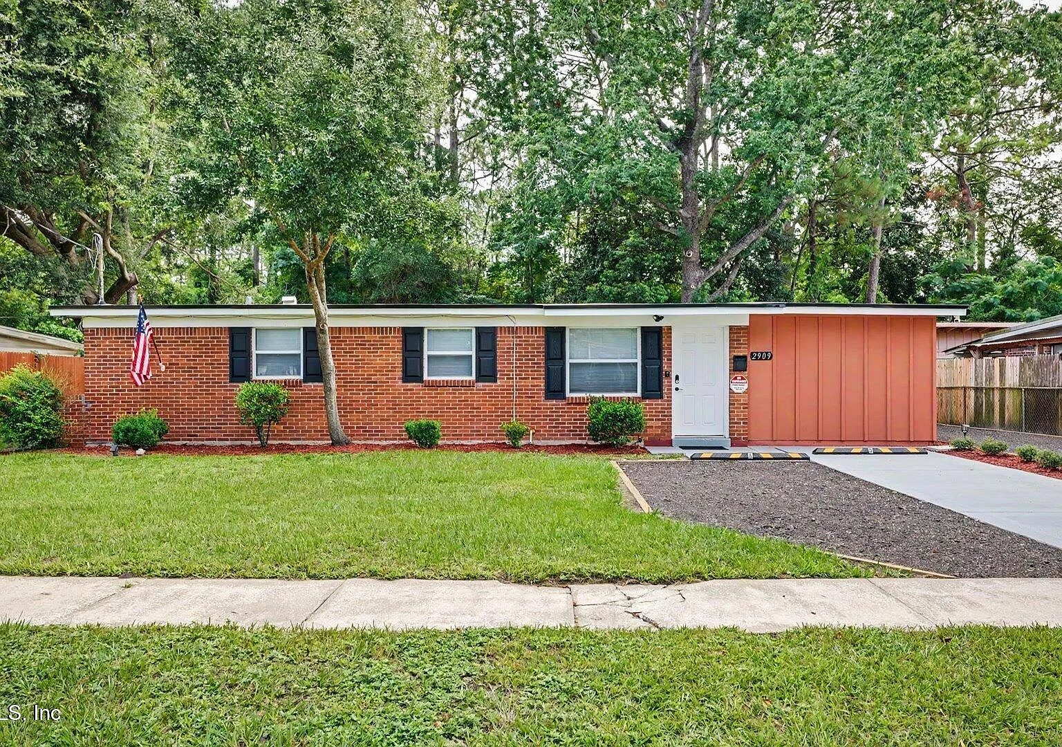 1 bed, 1.0 bath, 92 sqft, $812 — Photo 2