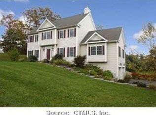 1 Quail Hollow Ln, Sandy Hook, CT 06482