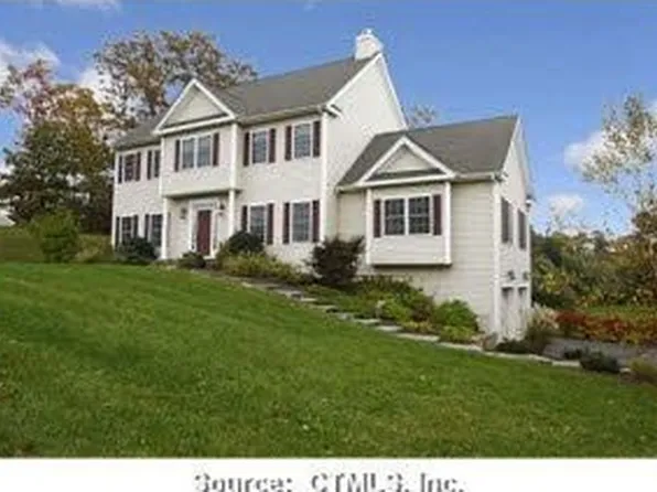 1 Quail Hollow Ln, Sandy Hook, CT 06482