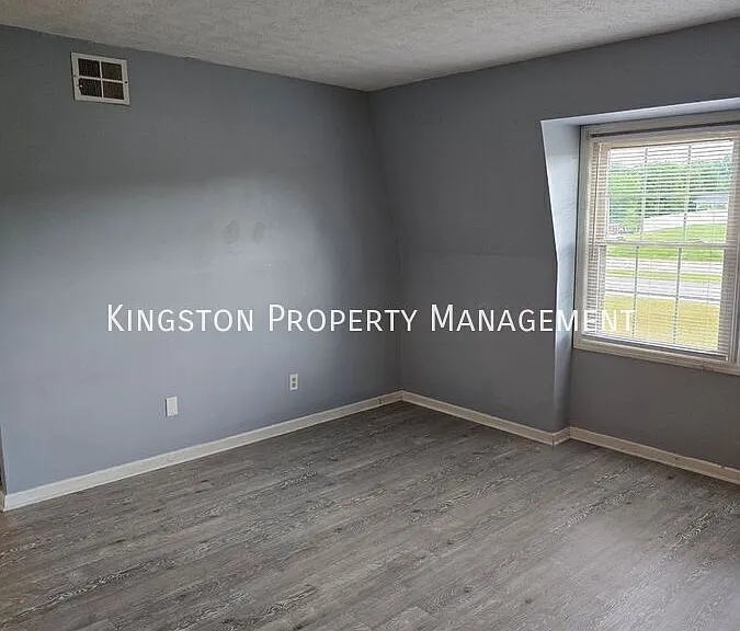100 Summit Dr #10 — Photo 7