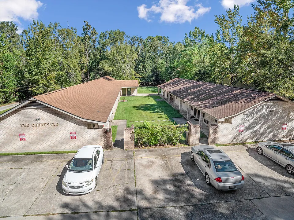 Front of complex & available parking spaces