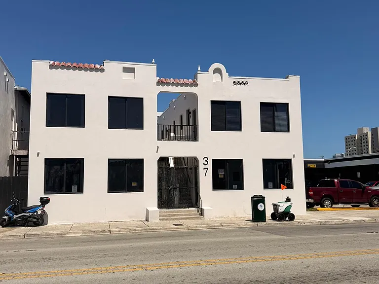 37 NW 12th Ave — Photo 7