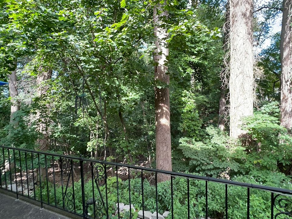 2nd image of 3 Beverly Ln