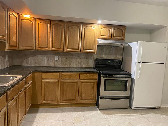 2nd image of 1524 Mifflin St #1