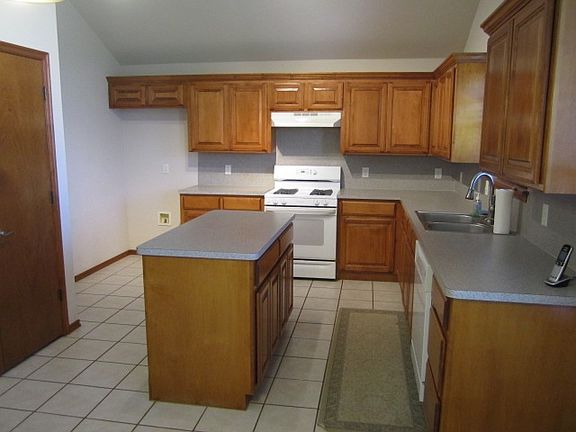5th image of 10705 NW 32nd St