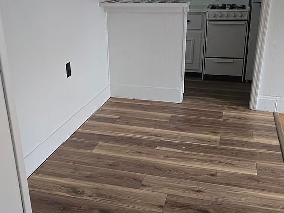 4th image of 848 Union St #58069E09C