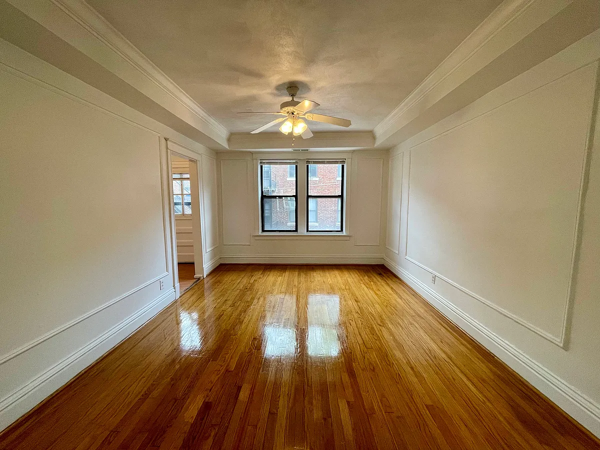 Building Photo - 6333 S Rosebury Ave #2W