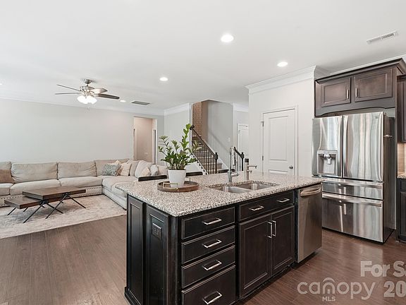 4th image of 607 Winter Walk Ln